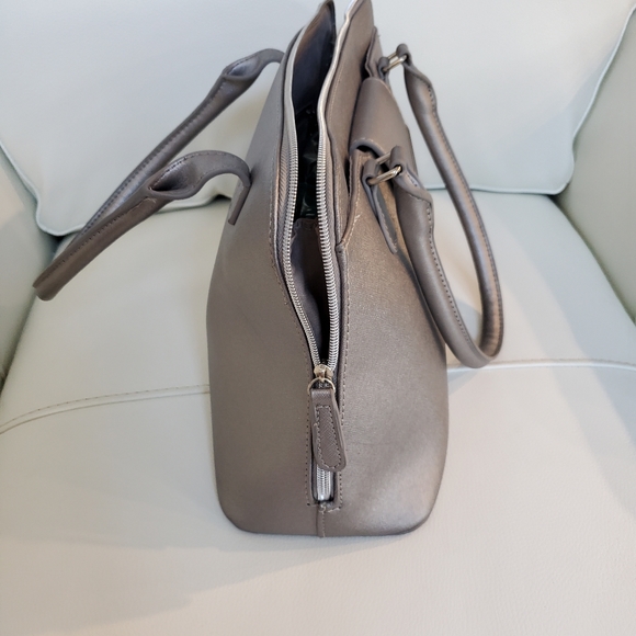 KENNETH COLE PURSE - Picture 7 of 8